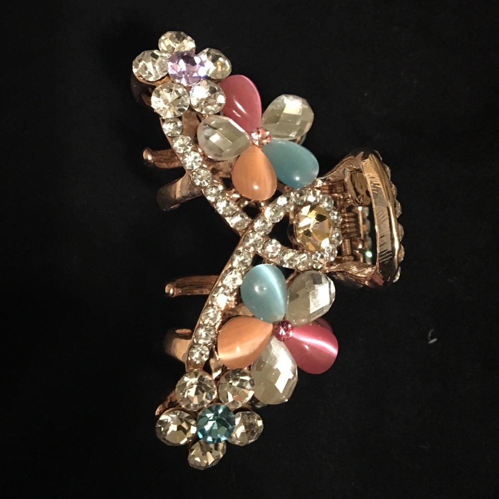 Hair clip with rhinestones